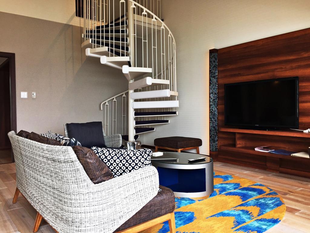 Sheraton Okinawa Sunmarina Resort Онна Экстерьер фото