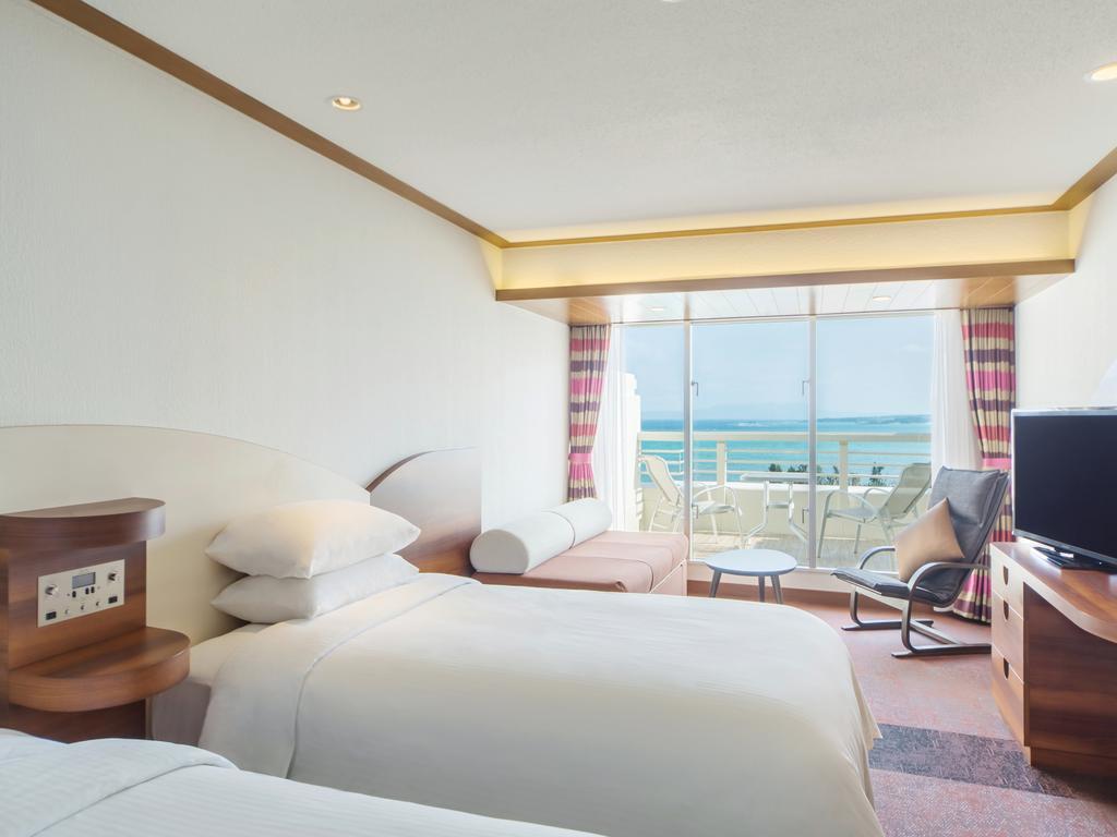 Sheraton Okinawa Sunmarina Resort Онна Экстерьер фото