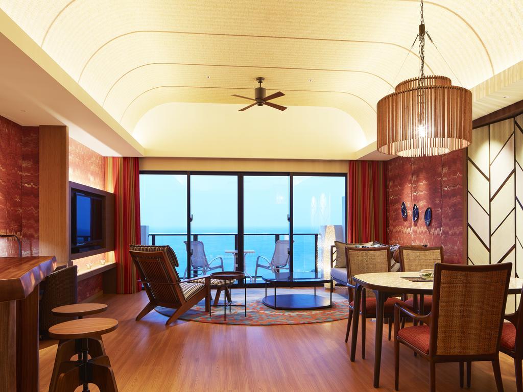 Sheraton Okinawa Sunmarina Resort Онна Экстерьер фото