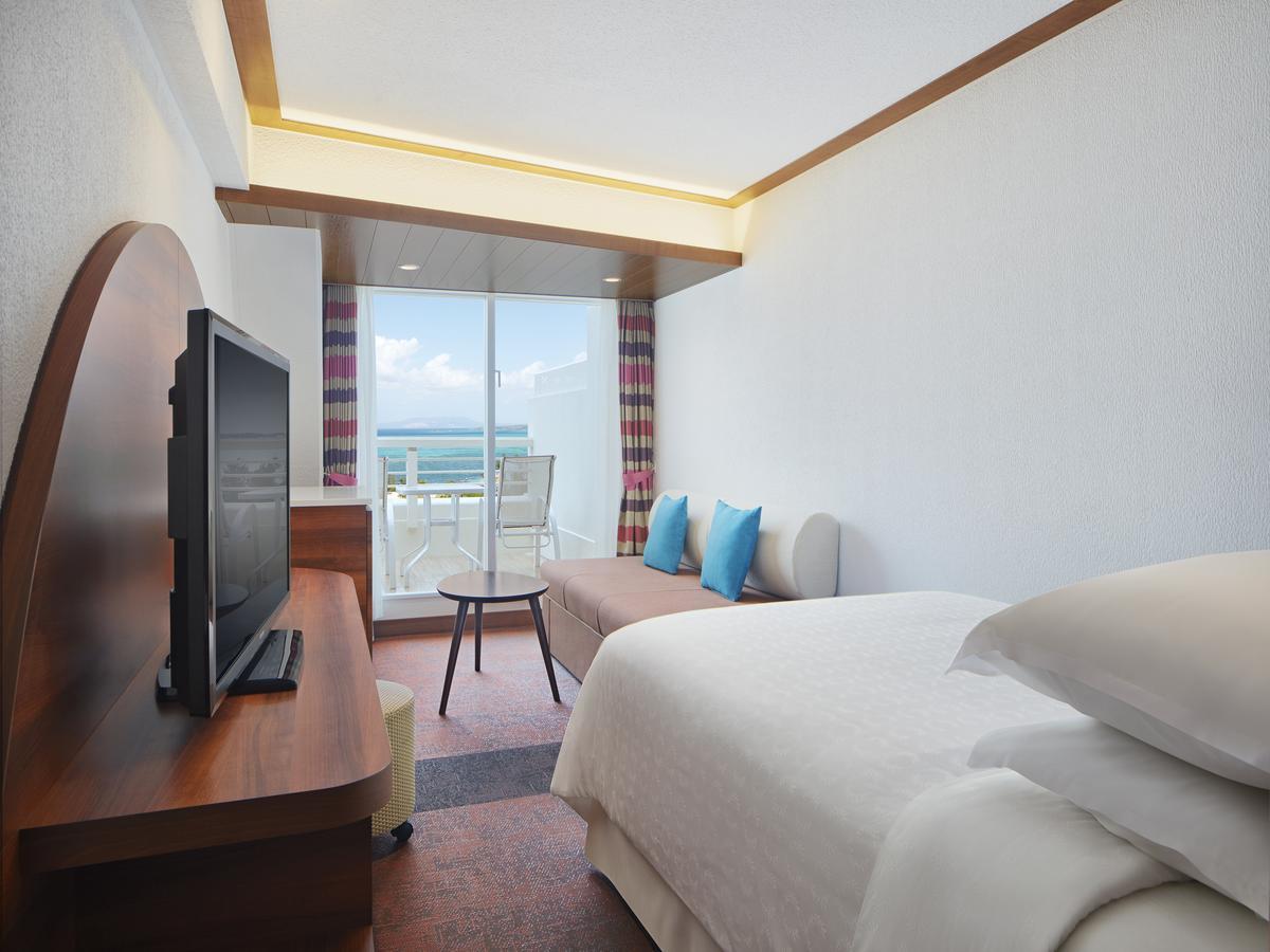 Sheraton Okinawa Sunmarina Resort Онна Экстерьер фото