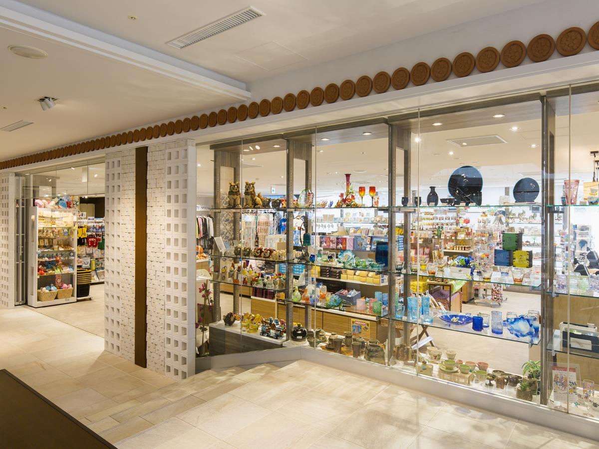 Sheraton Okinawa Sunmarina Resort Онна Экстерьер фото