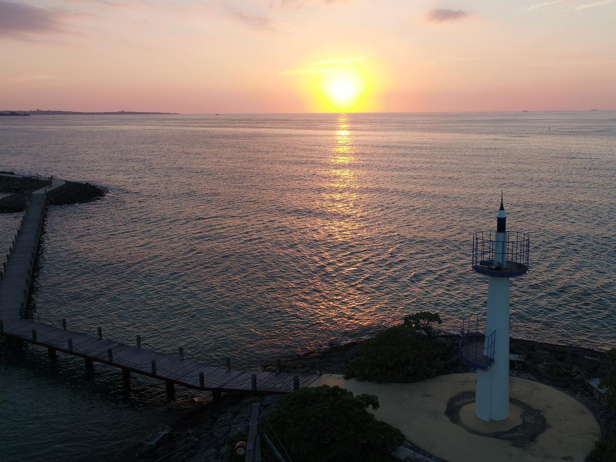 Sheraton Okinawa Sunmarina Resort Онна Экстерьер фото