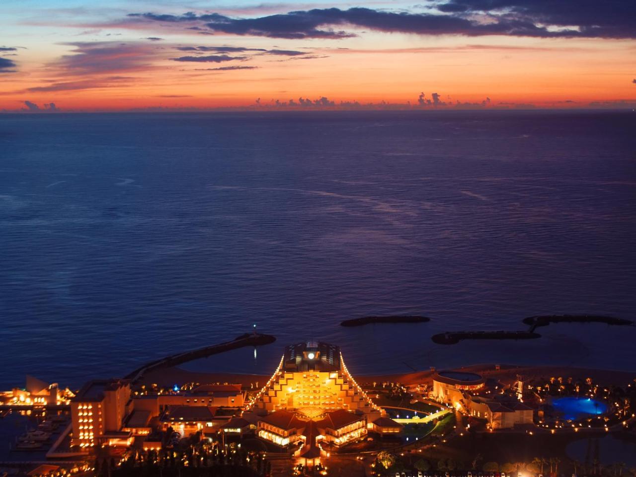 Sheraton Okinawa Sunmarina Resort Онна Экстерьер фото