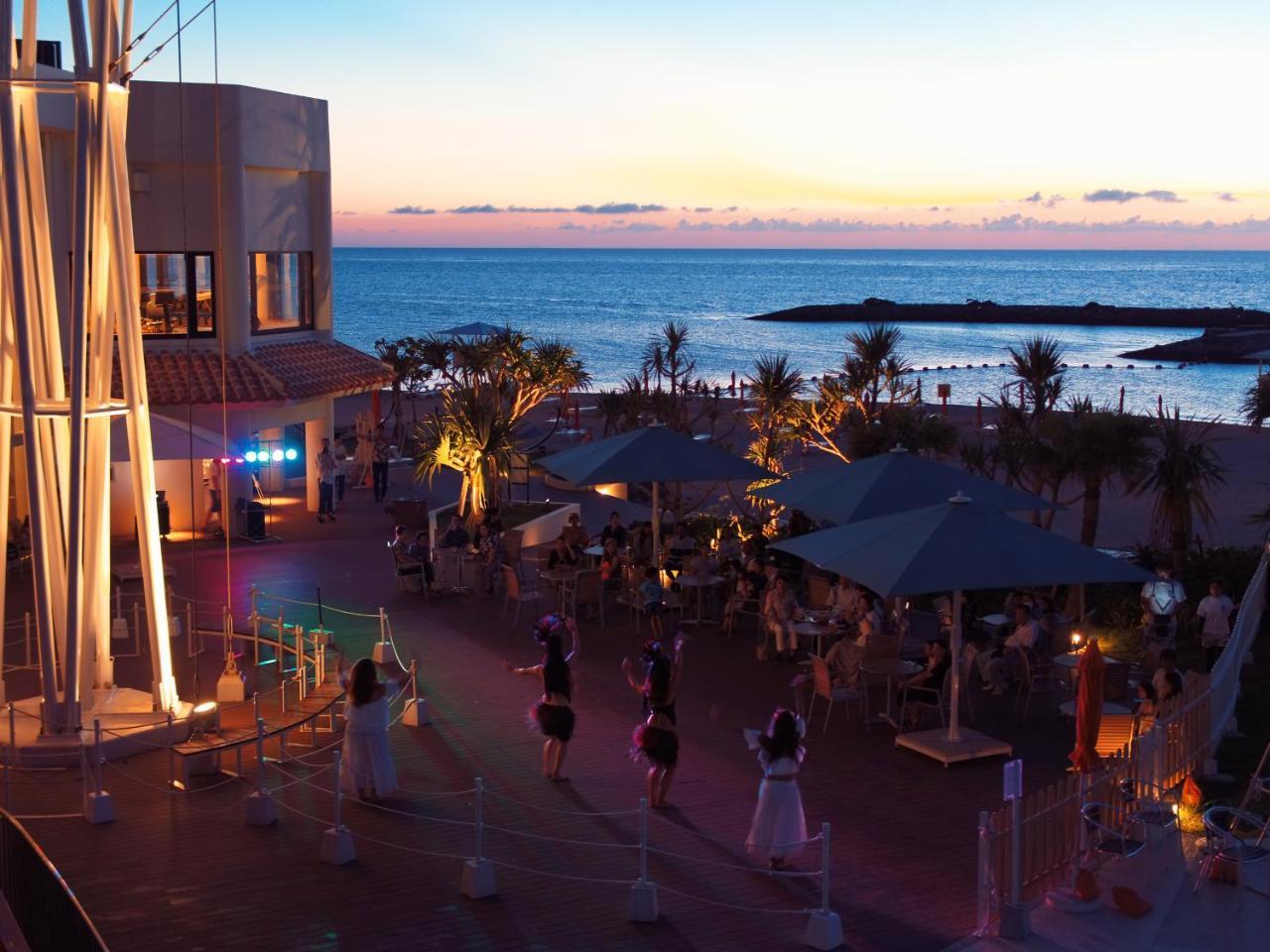 Sheraton Okinawa Sunmarina Resort Онна Экстерьер фото