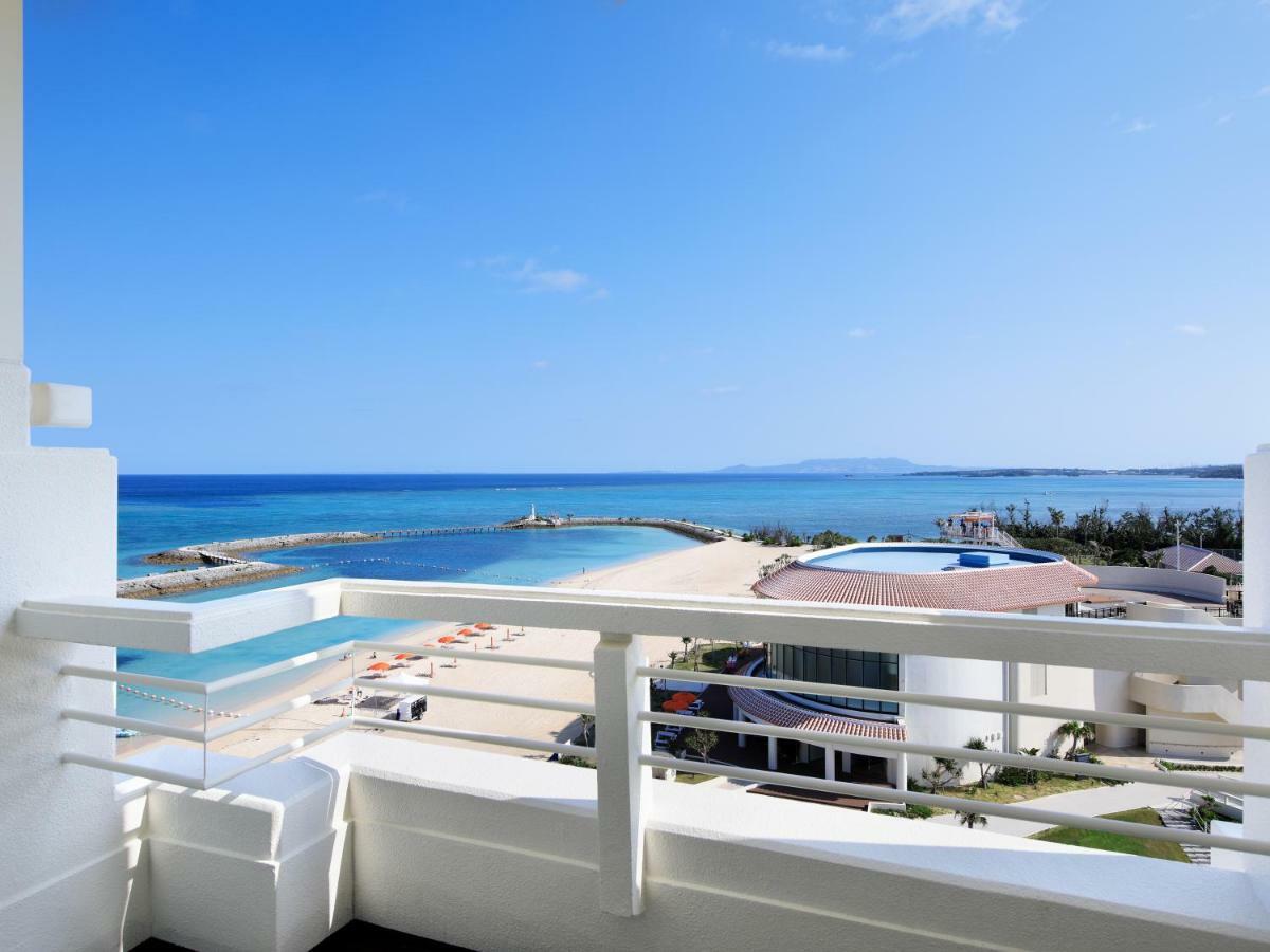 Sheraton Okinawa Sunmarina Resort Онна Экстерьер фото
