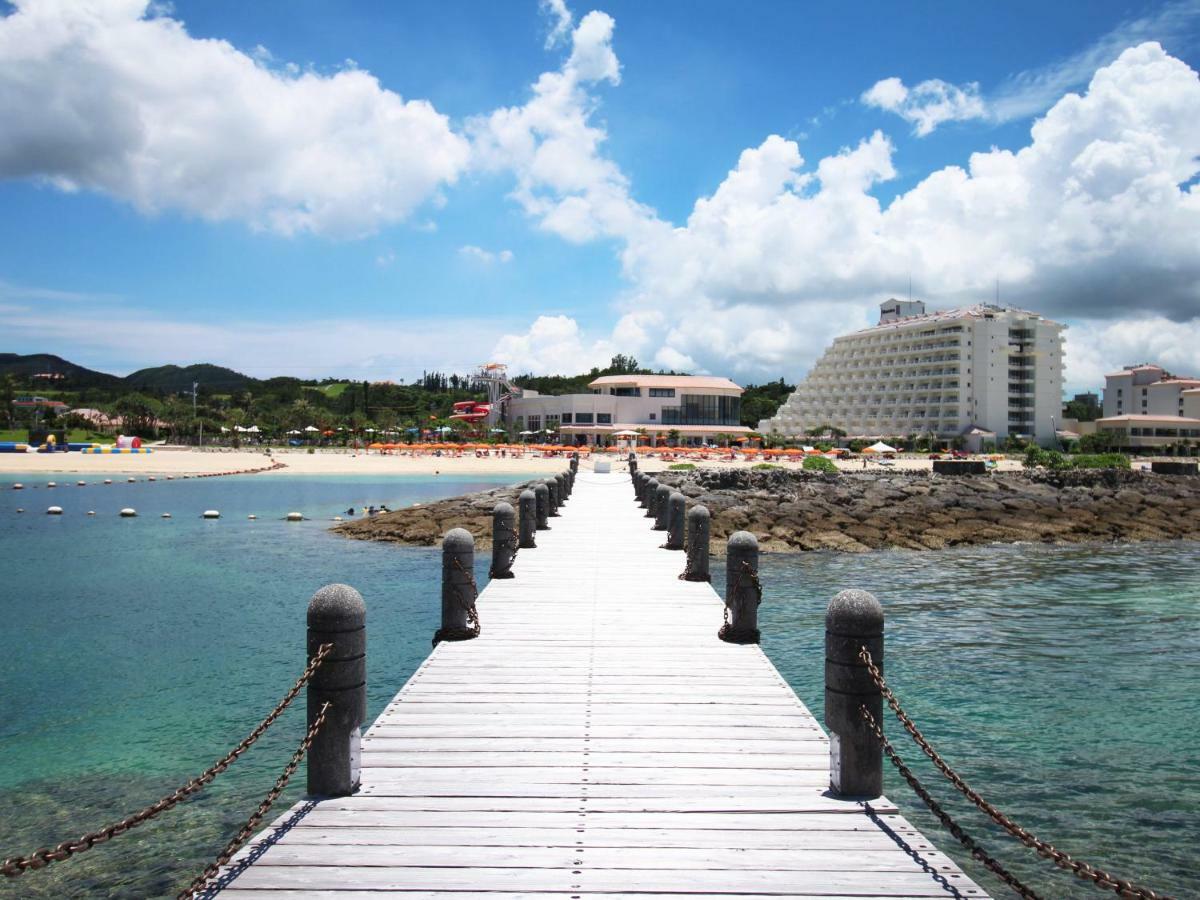 Sheraton Okinawa Sunmarina Resort Онна Экстерьер фото