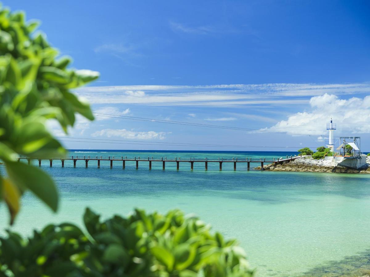 Sheraton Okinawa Sunmarina Resort Онна Экстерьер фото