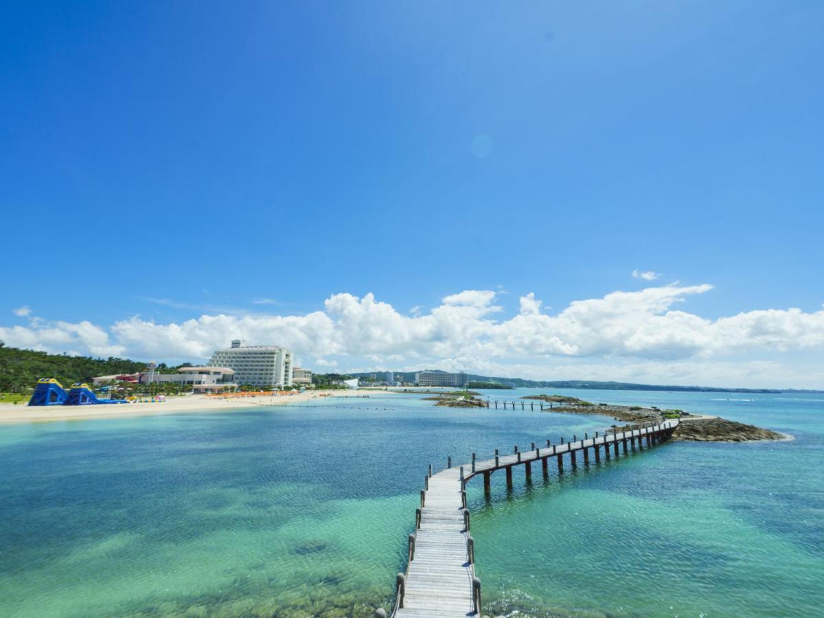 Sheraton Okinawa Sunmarina Resort Онна Экстерьер фото