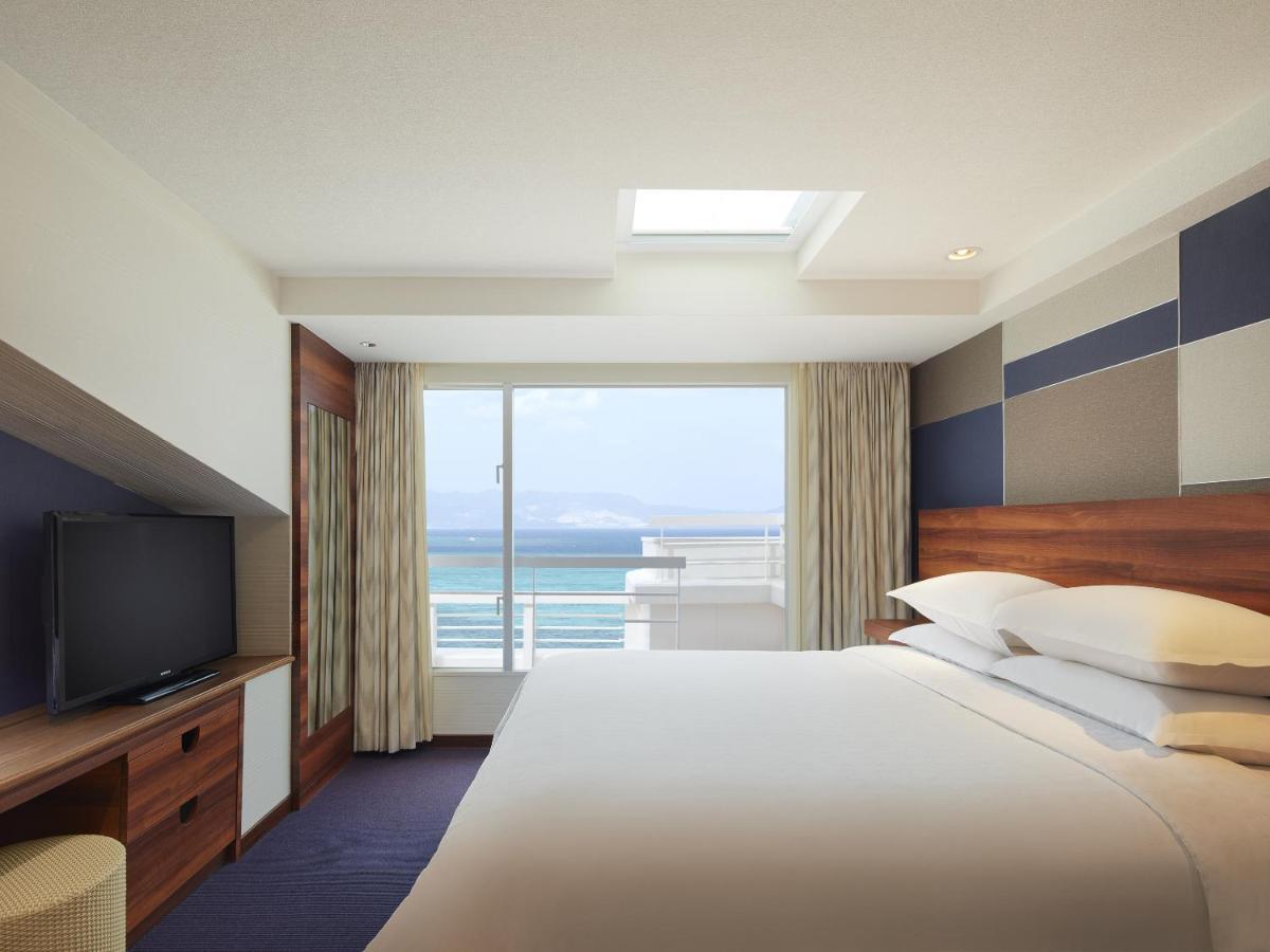 Sheraton Okinawa Sunmarina Resort Онна Экстерьер фото