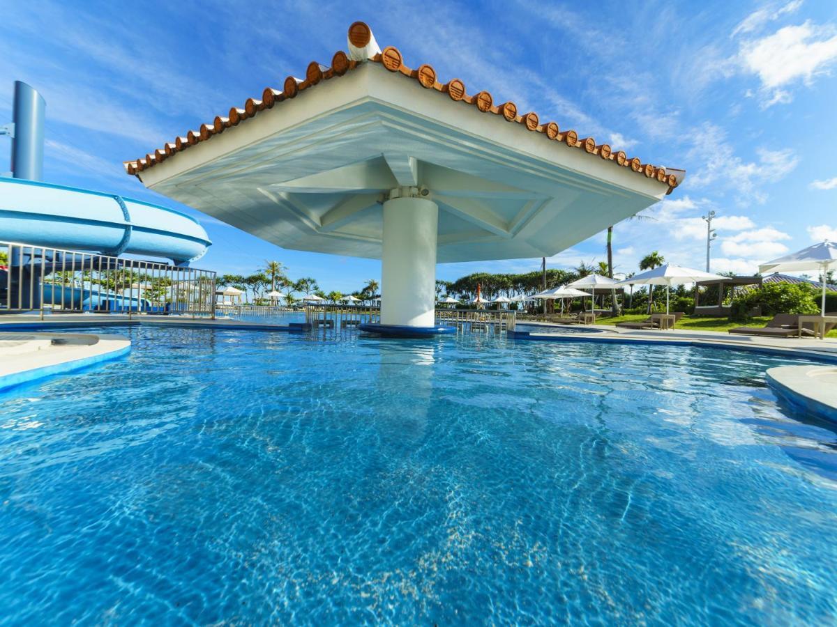 Sheraton Okinawa Sunmarina Resort Онна Экстерьер фото