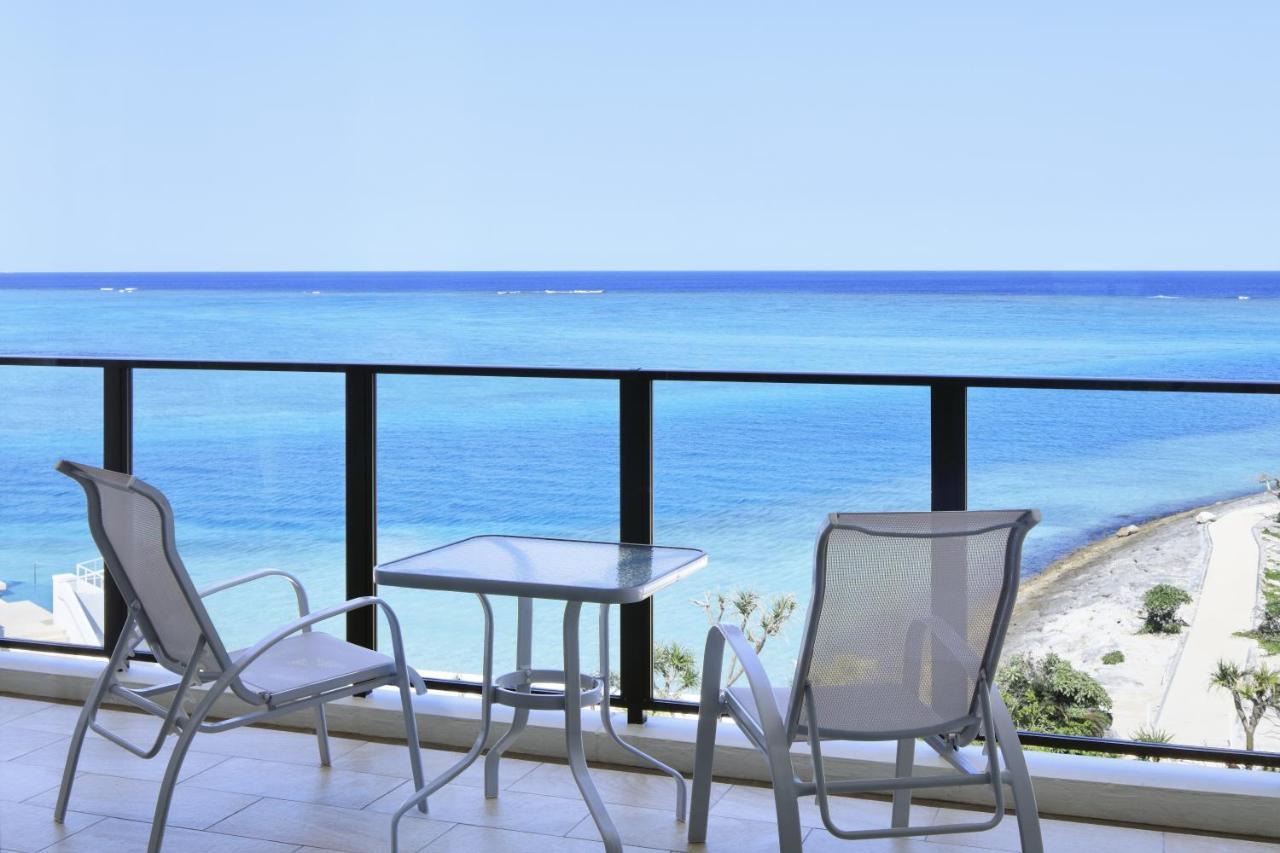 Sheraton Okinawa Sunmarina Resort Онна Экстерьер фото