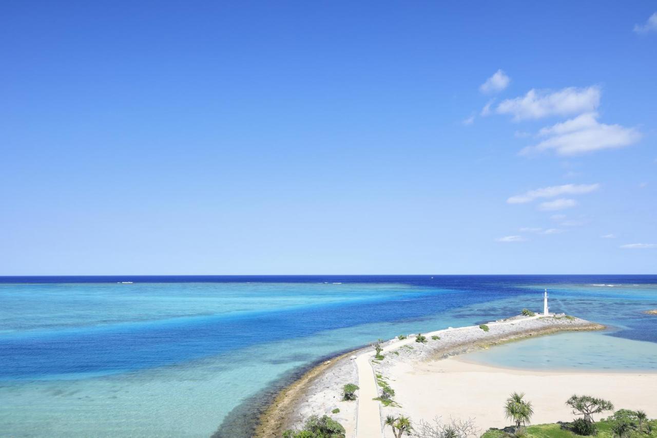 Sheraton Okinawa Sunmarina Resort Онна Экстерьер фото