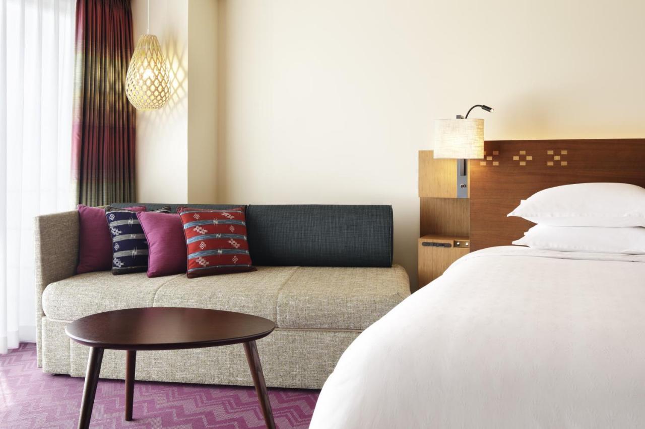 Sheraton Okinawa Sunmarina Resort Онна Экстерьер фото