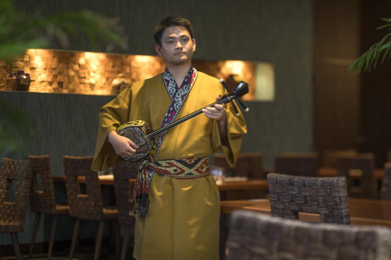 Sheraton Okinawa Sunmarina Resort Онна Экстерьер фото