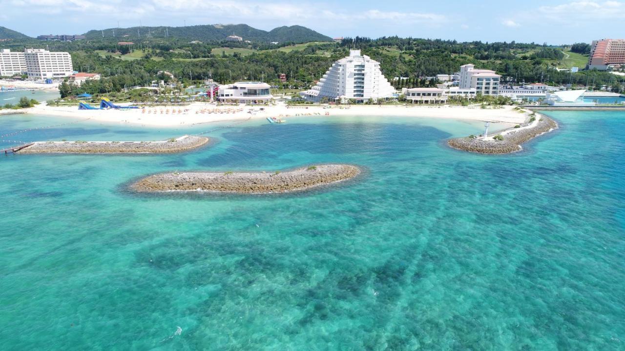 Sheraton Okinawa Sunmarina Resort Онна Экстерьер фото