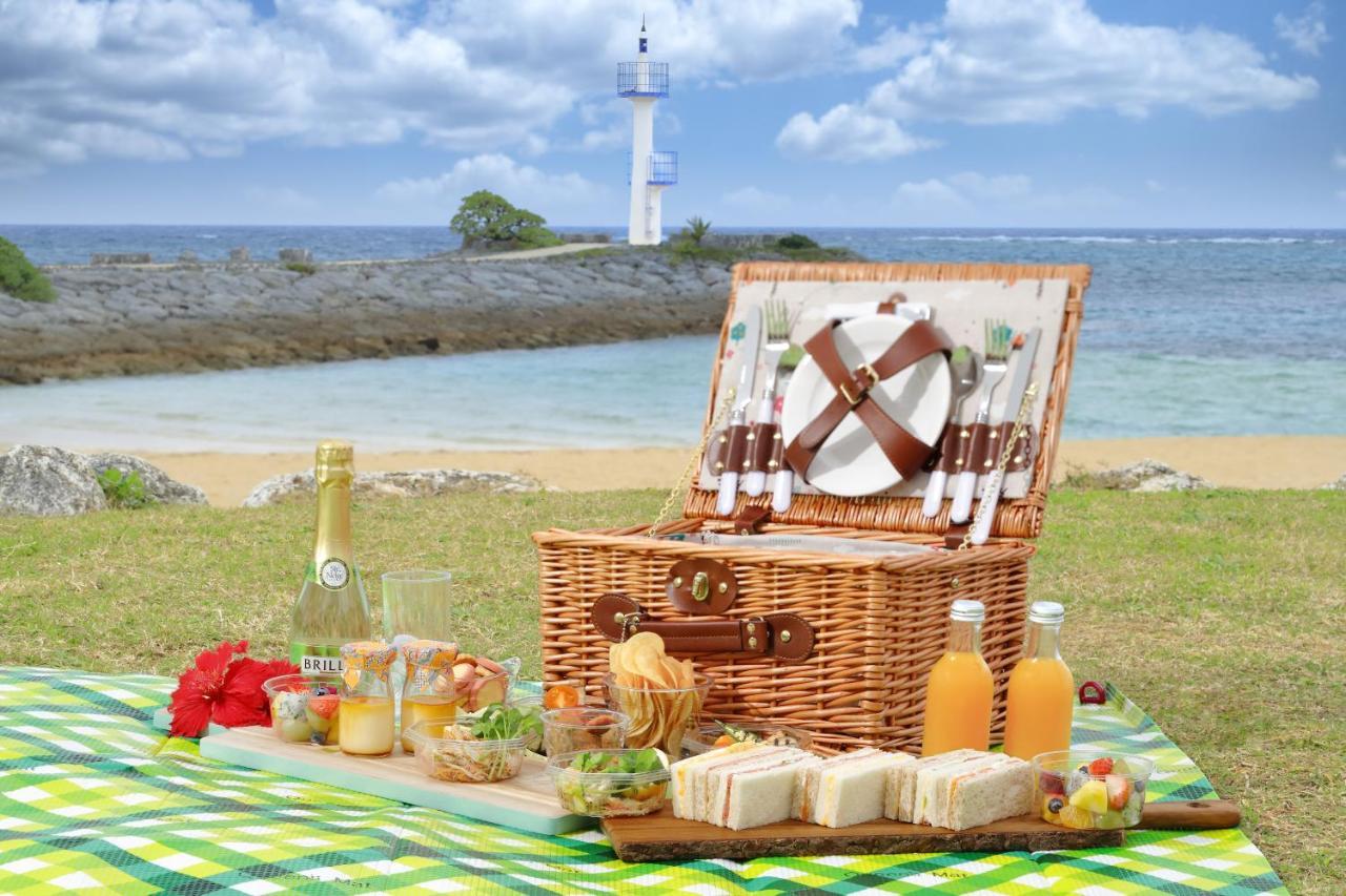 Sheraton Okinawa Sunmarina Resort Онна Экстерьер фото