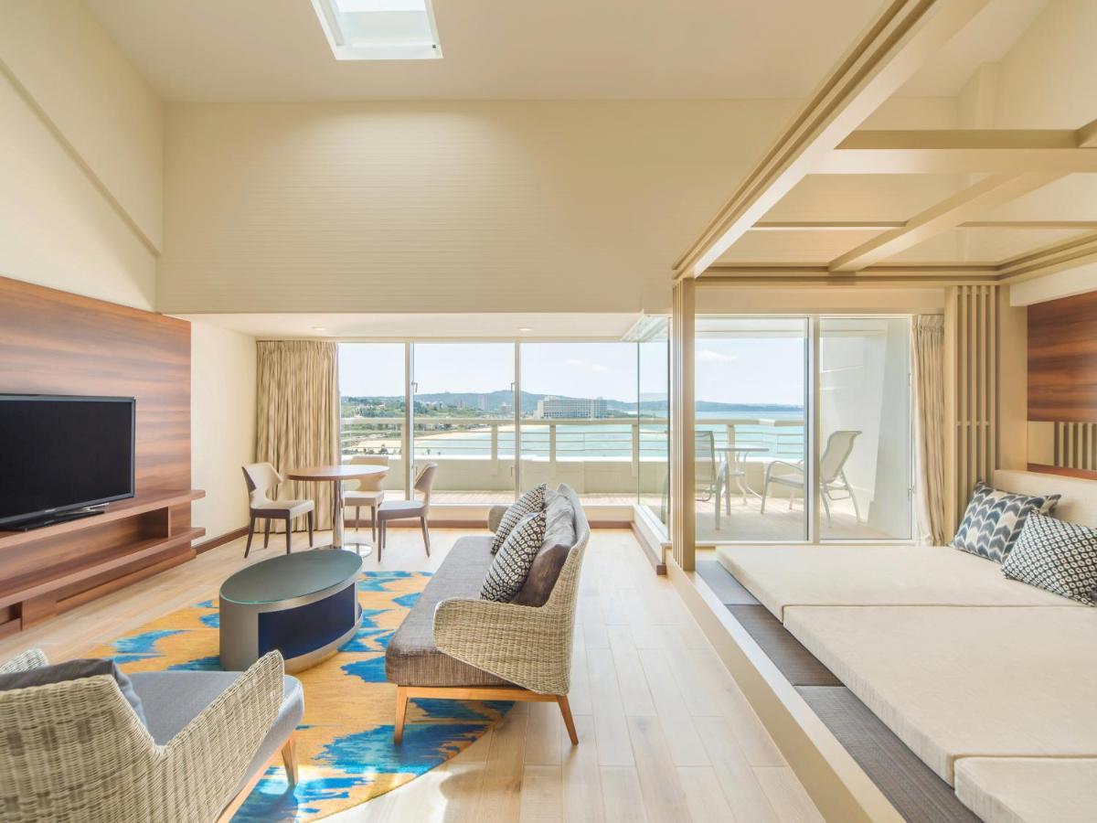Sheraton Okinawa Sunmarina Resort Онна Номер фото